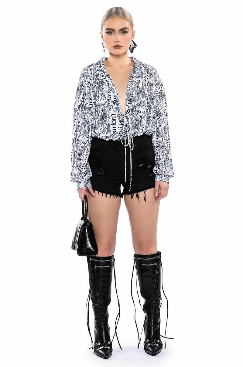 BELLA VITA DISTRESSED DENIM SHORT - Image 4