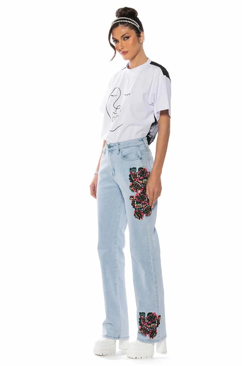 HIDDEN FACES EMBROIDERY DETAILED STRAIGHT LEG JEANS - Image 5