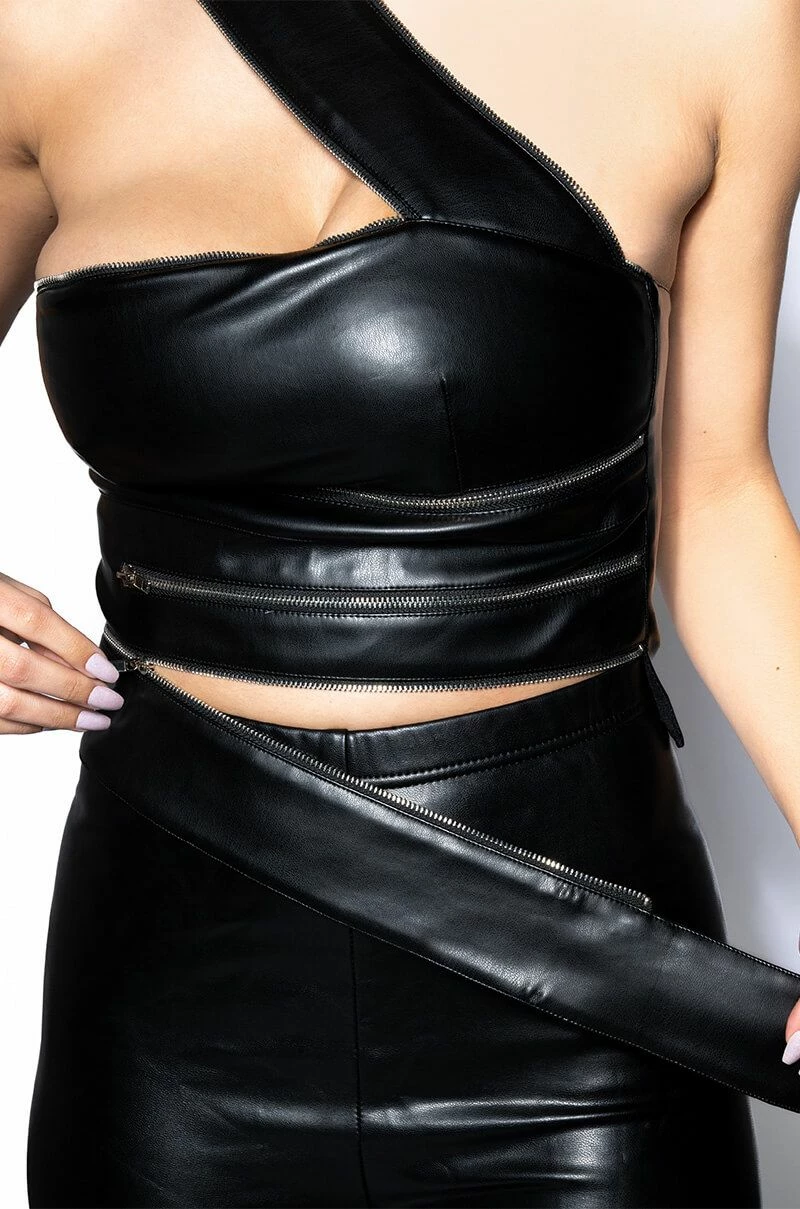 LYRA ZIPPER DETAIL FAUX LEATHER ONE SHOULDER TOP - Image 9