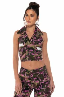 SILHOUETTE PRINT CAMO COLLARED HALTER TOP